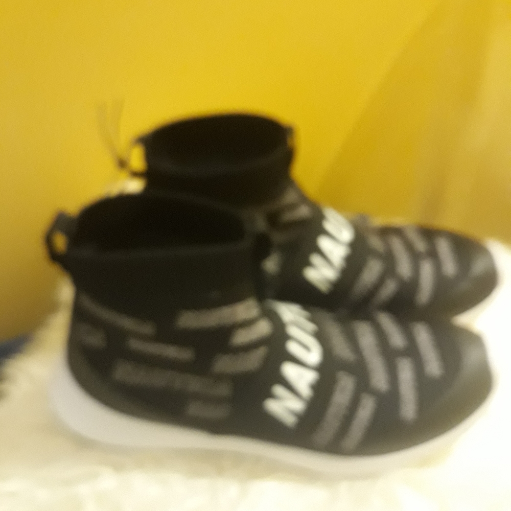New Nautica Sneakers Size 10 - Picture 3 of 5